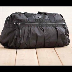 Lululemon Gym To Win duffle black bag